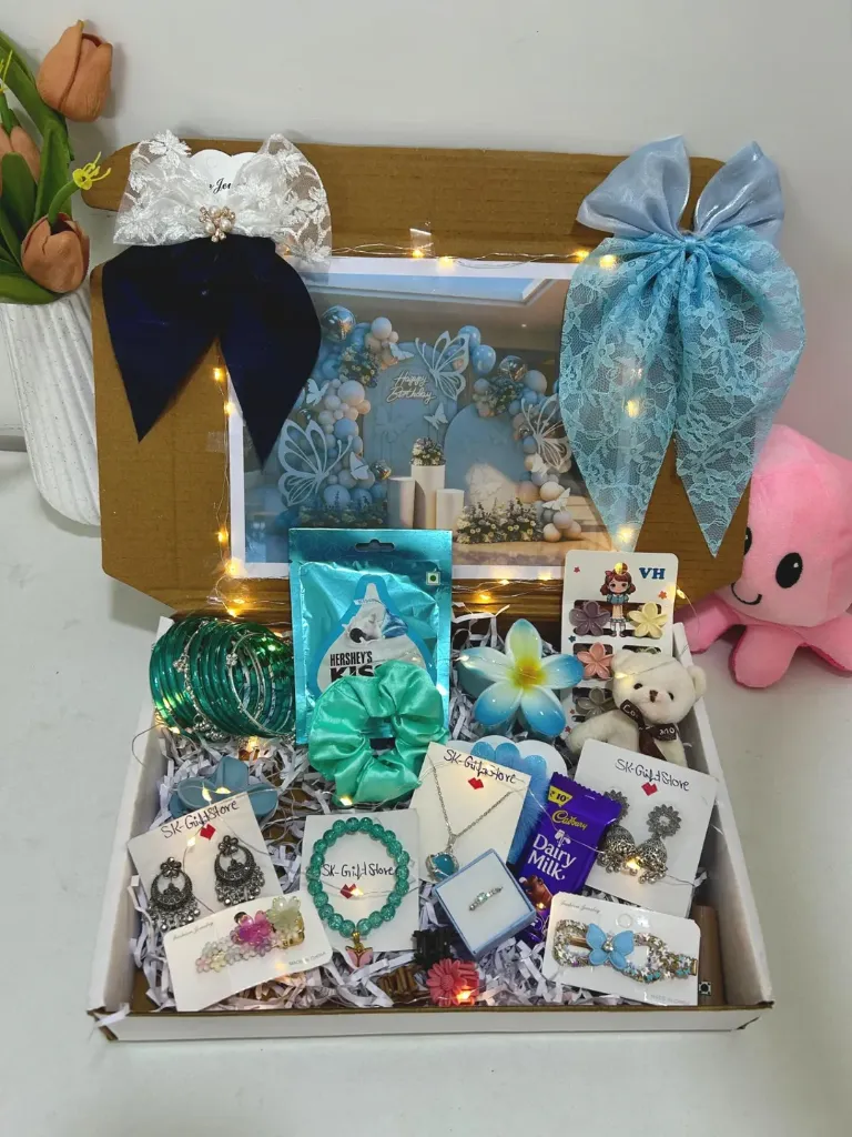 {BLUE} theme hamper  ✨💙
18 to 25 Gift Hamper For Birthday 🎂💙✨